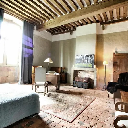 Chateau De Bourgon Couette-café *