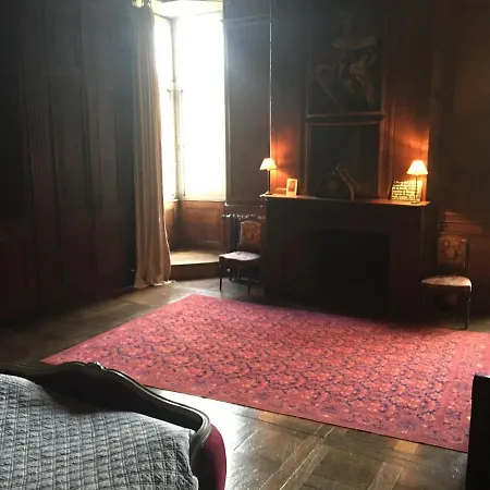 Chateau De Bourgon Couette-café Montourtier