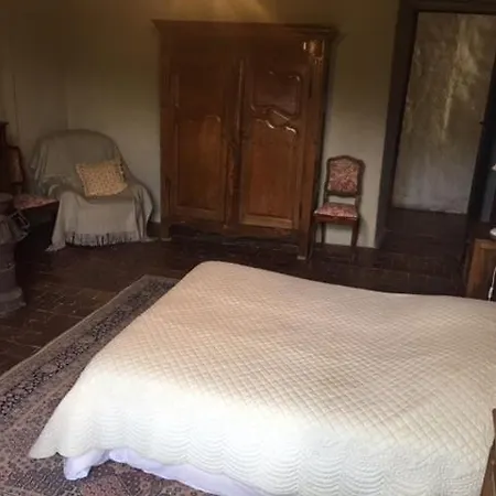 Couette-café Chateau De Bourgon 4*