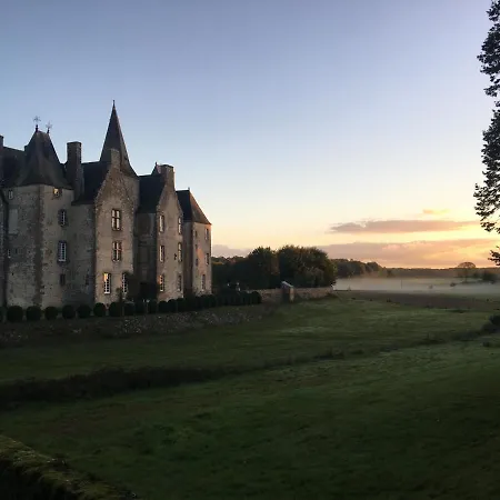 Couette-café Chateau De Bourgon