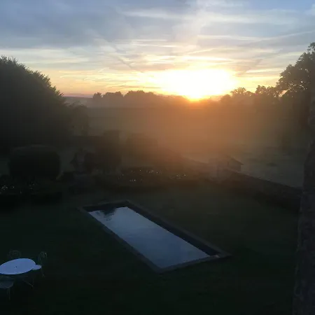 Couette-café Chateau De Bourgon