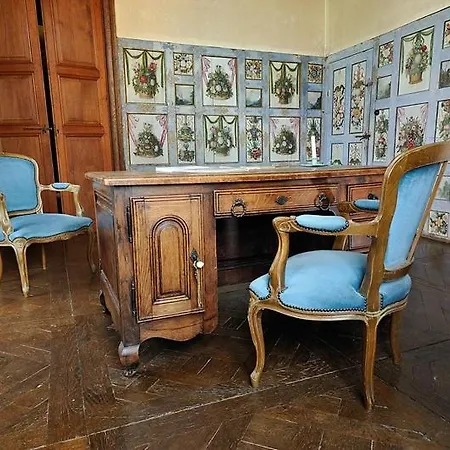 Chateau De Bourgon Couette-café Montourtier
