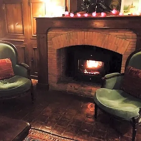 Chateau De Bourgon Couette-café 4*