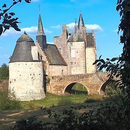 Couette-café Chateau De Bourgon Montourtier