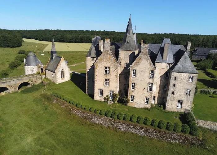 Chateau De Bourgon Couette-café 4*