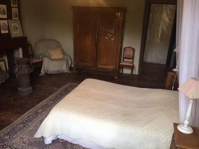 Couette-café Chateau De Bourgon 4*