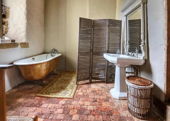 Chateau De Bourgon 4*